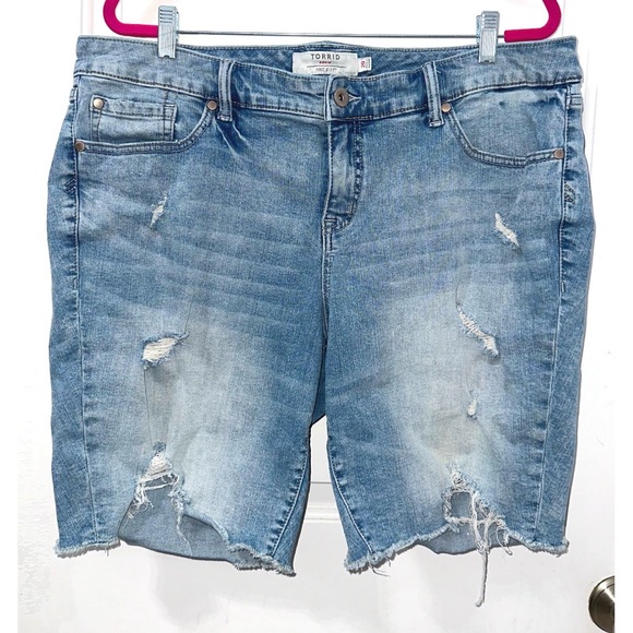 torrid Pants - Torrid Bermuda Boyfriend Vintage Stretch Mid-Rise Short, size 20